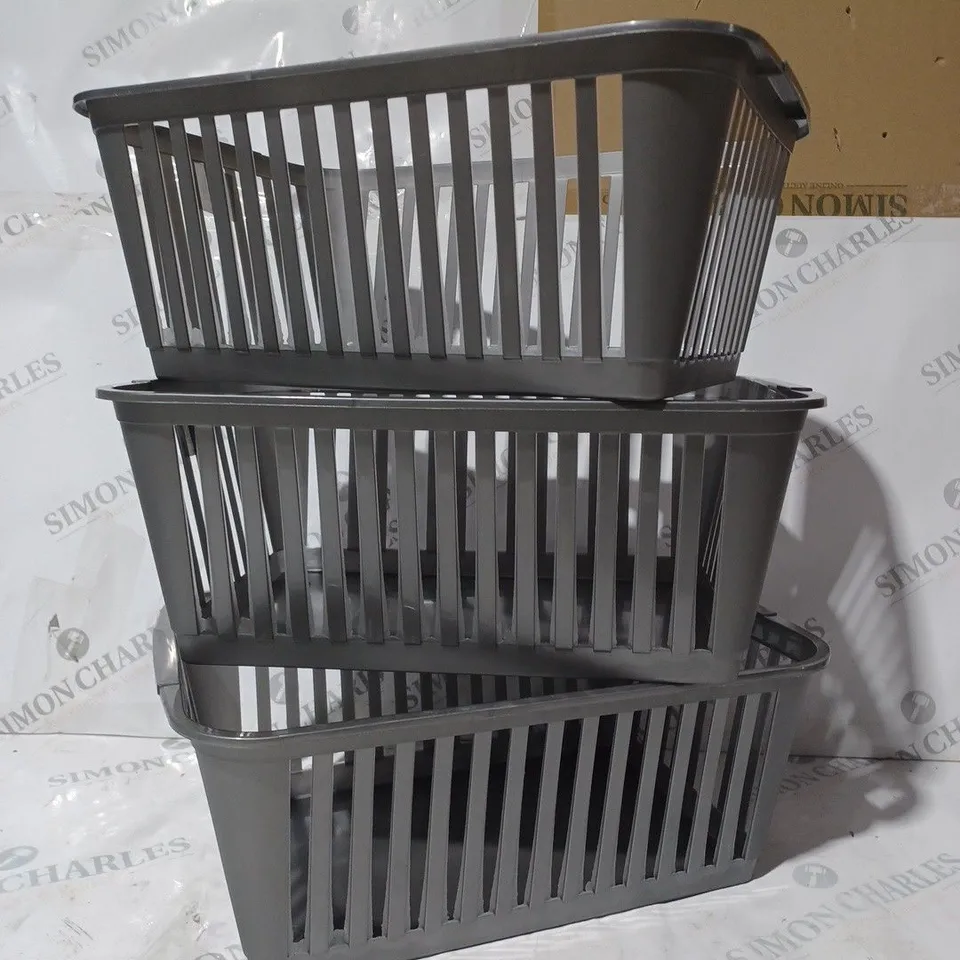 UNBRANDED SET OF 3 PLASTIC STORAGE BASKETS IN GREY