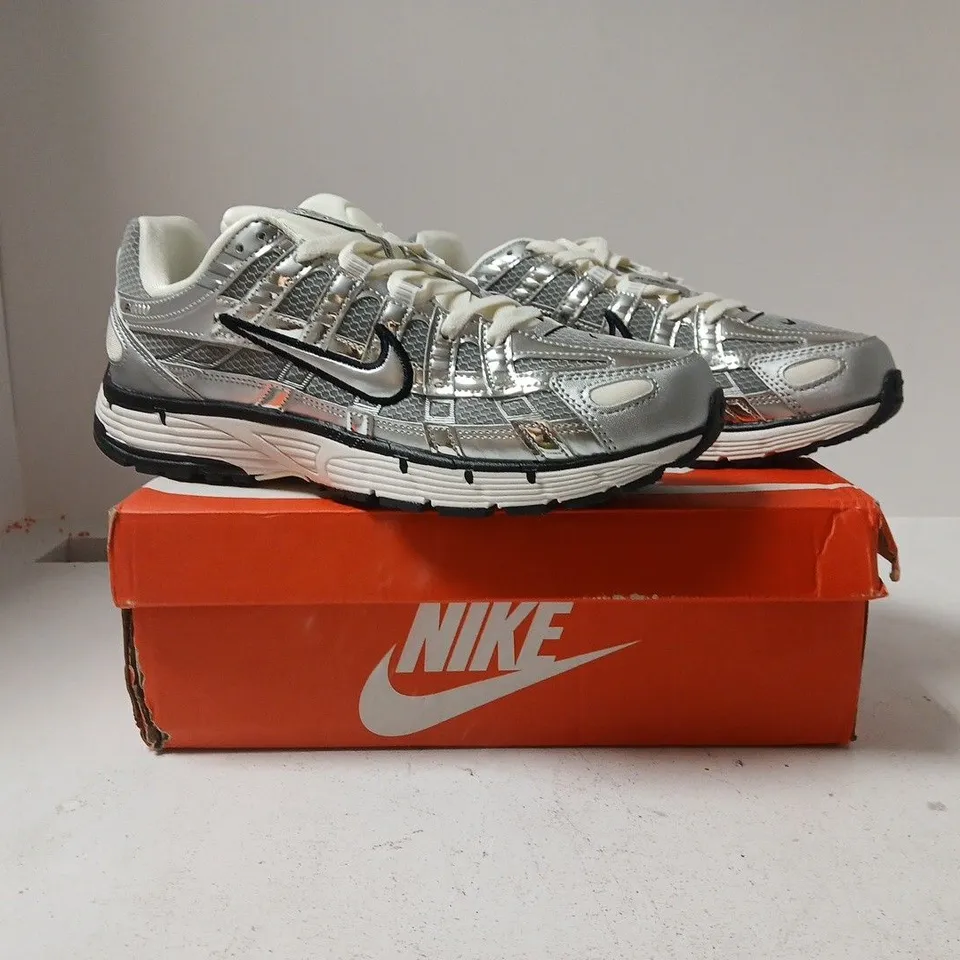 BOXED PAIR OF NIKE P-6000 TRAINERS IN METALLIC SILVER/GREY SIZE UK 9