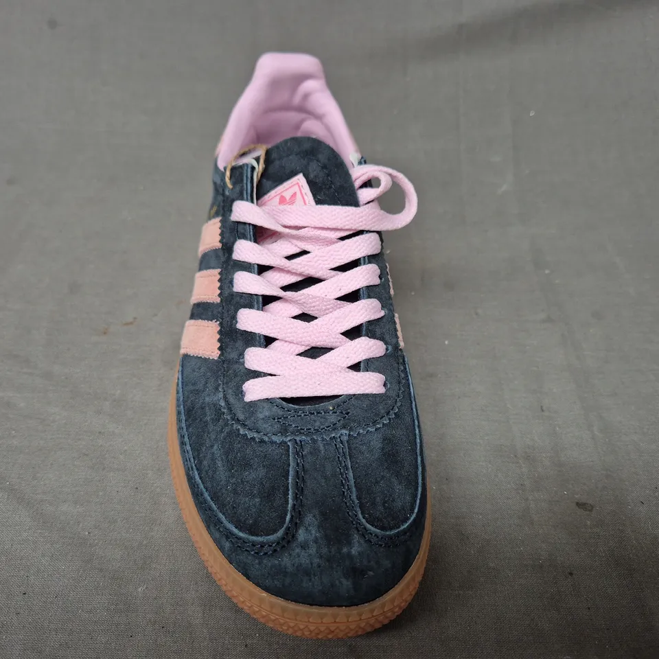 BOXED PAIR OF ADIDAS HANDBALL SPEZIAL SHOES IN NAVY/PINK UK SIZE 5