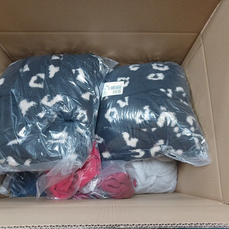 APPROXIMATELY 10 LADIES CLOTHING ITEMS ASSORTED COLOURS, STYLES AND SIZES