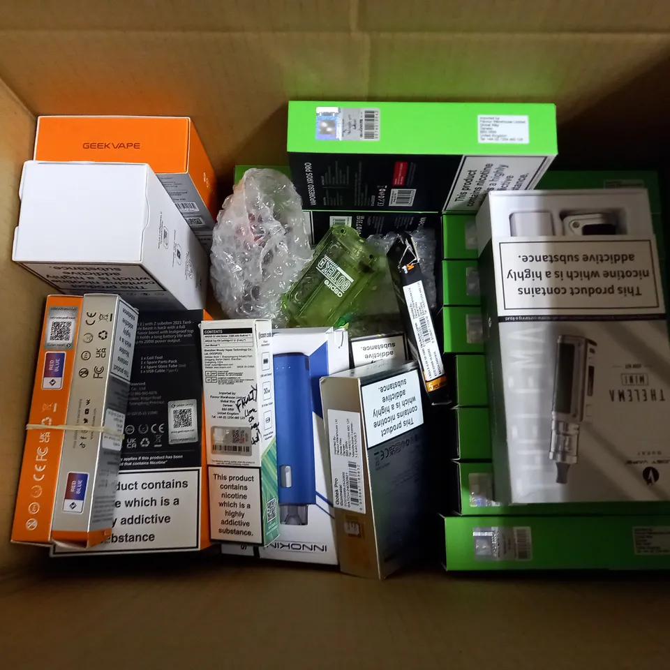APPROXIMATELY 20 VAPES & E-CIGARETTES TO INCLUDE GEEKVAPE WENAX Q, VAPORESSO XCROS PRO, LOST VAPE QUEST THELEMA MINI, ETC