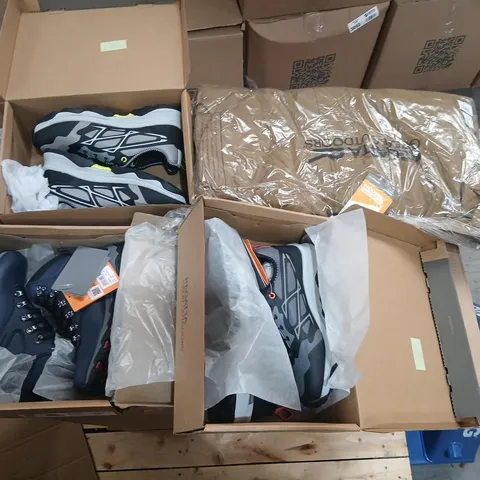 APPROXIMATELY 12 ITEMS OF ASSORTED BRAND NEW REGATTA CLOTHING AND ACCESSORIES