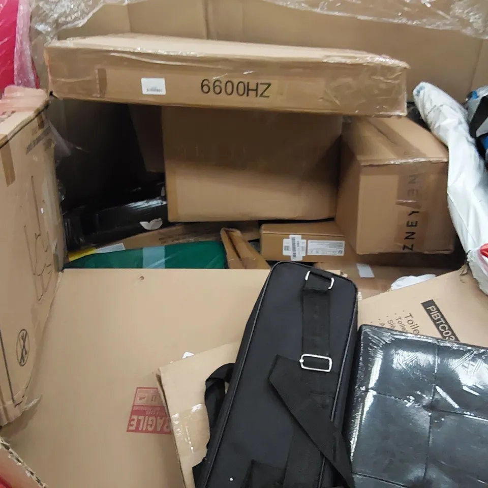 PALLET OF ASSORTED ITEMS INCLUDING: BLOWING-SUCTION MACHINE, LARGE WOODEN PET HOUSE, BAMBOO 4-TIER TOWEL LADDER, WOODEN TRAY, RUG