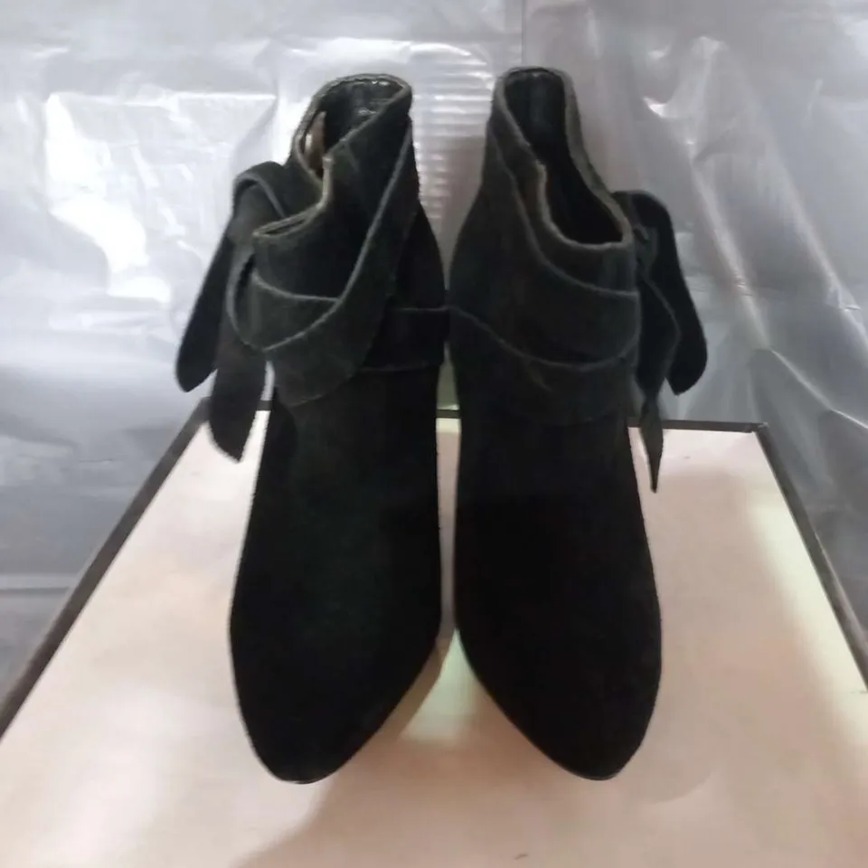 BOXED NINE WEST BLACK SIZE 3