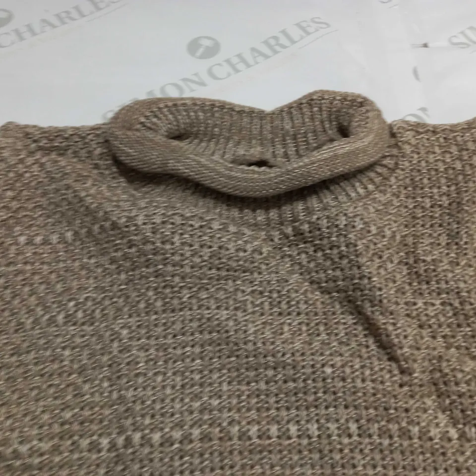 LOT OF 11 ROLL NECK VEST IN NATURAL - SIZE UNSPECIFIED
