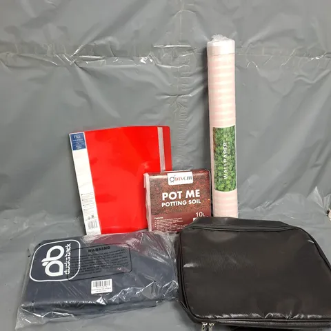 APPROXIMATELY 15 ASSORTED HOUSEHOLD ITEMS TO INCLUDE WALLPAPER, POTTING SOIL, FILE DISPLAY BOOK, ETC - COLLECTION ONLY