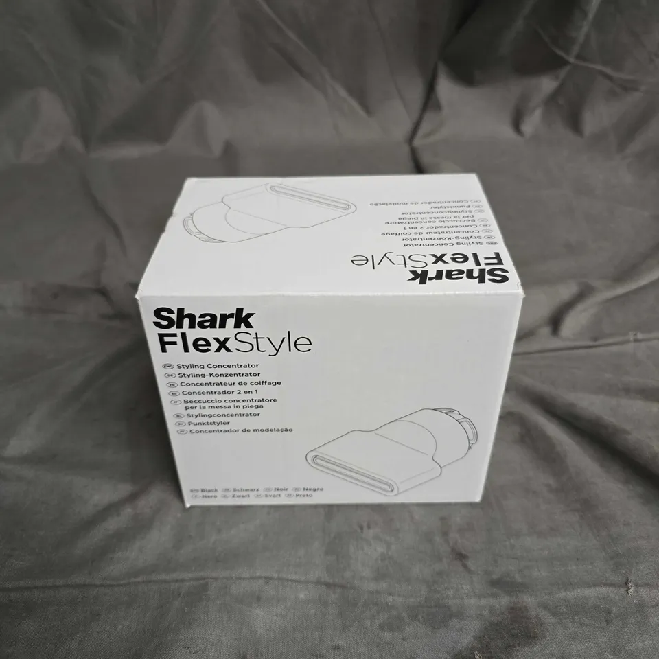 BOXED SHARK FLEXSTYLE STYLING CONCENTRATOR 