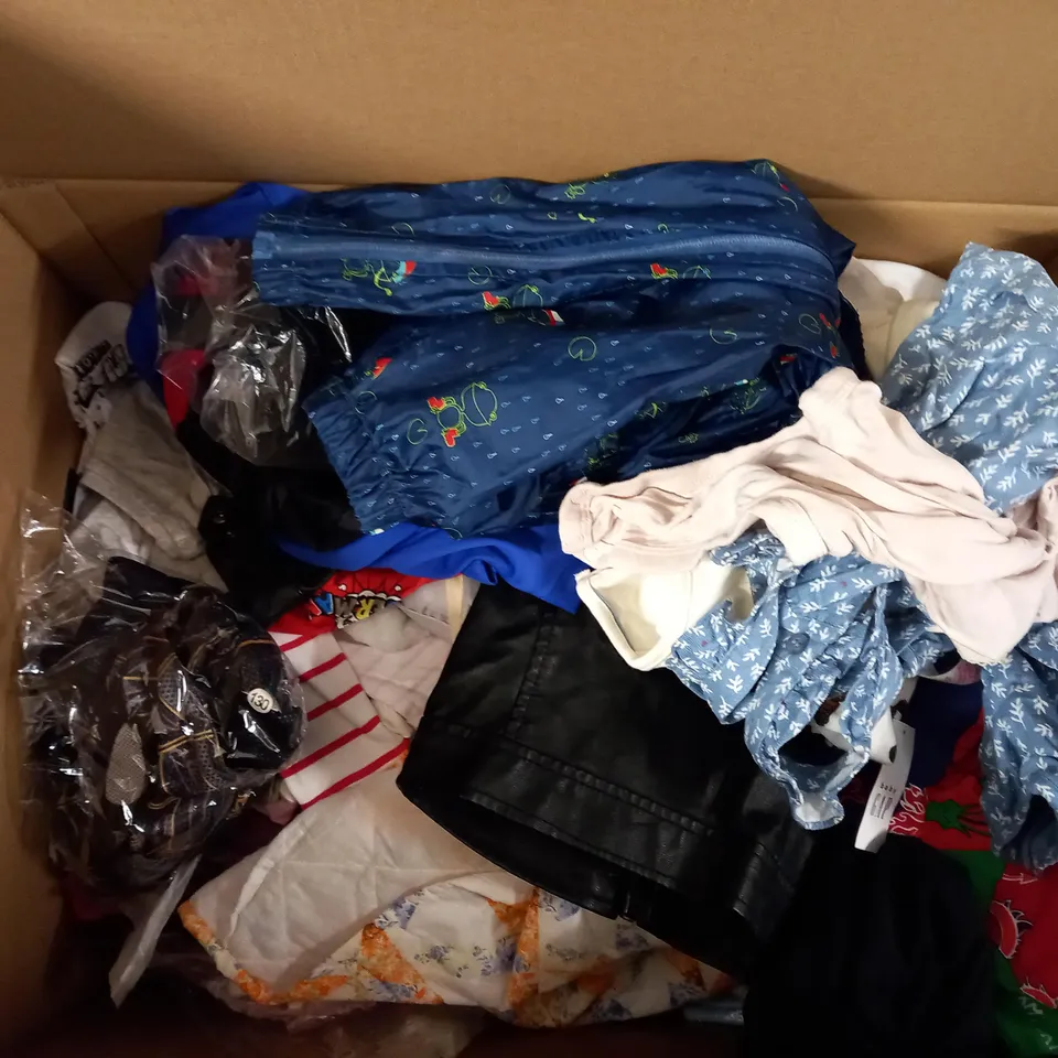 LOT OF APPROX 20 ASSORTED CLOTHING ITEMS VARYING IN SIZE/COLOUR/STYLE TO INCLUDE: TROUSERS, TOPS, JUMPERS	