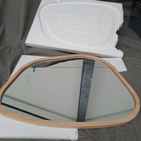 UNBRANDED DECORATIVE WAVY STYLE MIRROR
