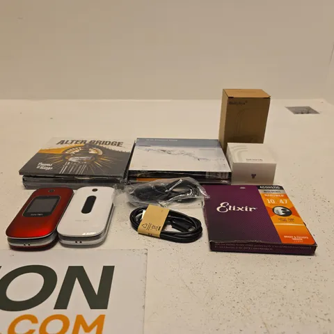 BOX OF APPROXIMATELY 20 ASSORTED ITEMS TO INCLUDE A VARIETY OF CDS, LED NIGHT LAMP, BEAFON FLIP PHONES, CABLES, YOSH CAR PHONE HOLDER ETC