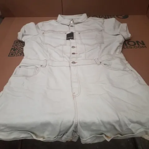 BOX CONTAINING APPROXIMATELY 7 BRAND NEW SIMPLY BE BLEACH WASH DENIM PLAYSUITS - SIZE 20