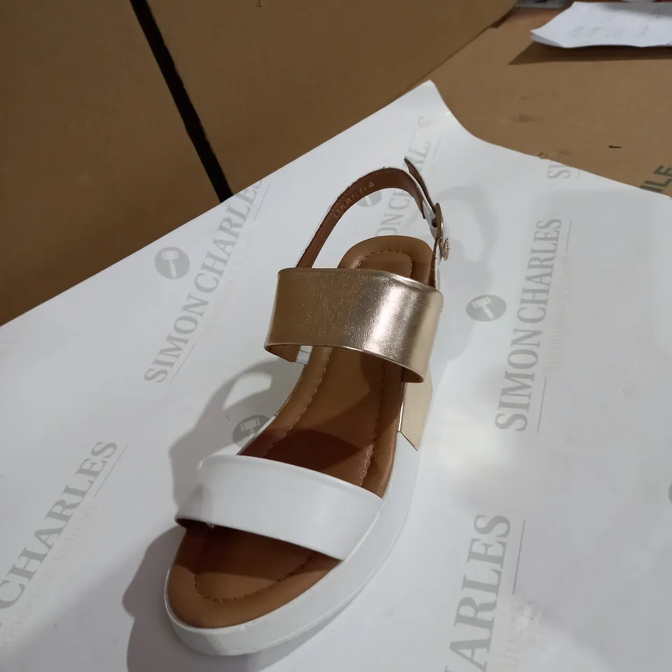 MODA IN PELLE ORAILIYA SANDAL SIZE 5 WHITE/GOLD