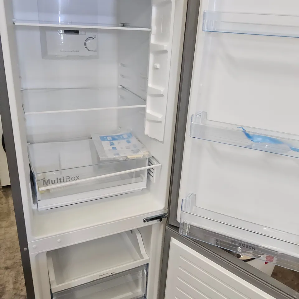 BOSCH KGN33NLEAG SERIES 2 FREESTANDING FRIDGE FREEZER WITH MULTIBOX