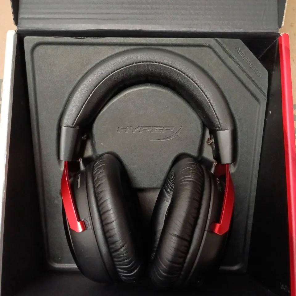 BOXED HYPERX CLOUD III WIRELESS HEADSET