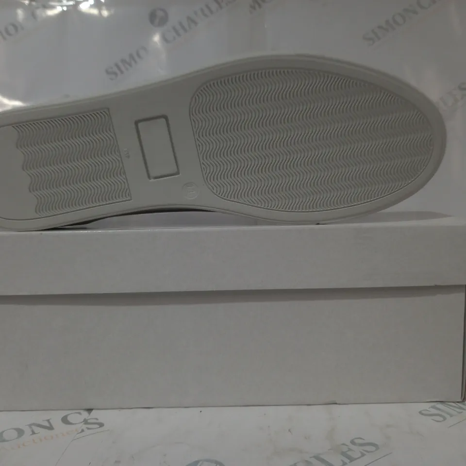 BOXED PAIR OF OLIVER SWEENEY SHOES IN NAVY SIZE 11