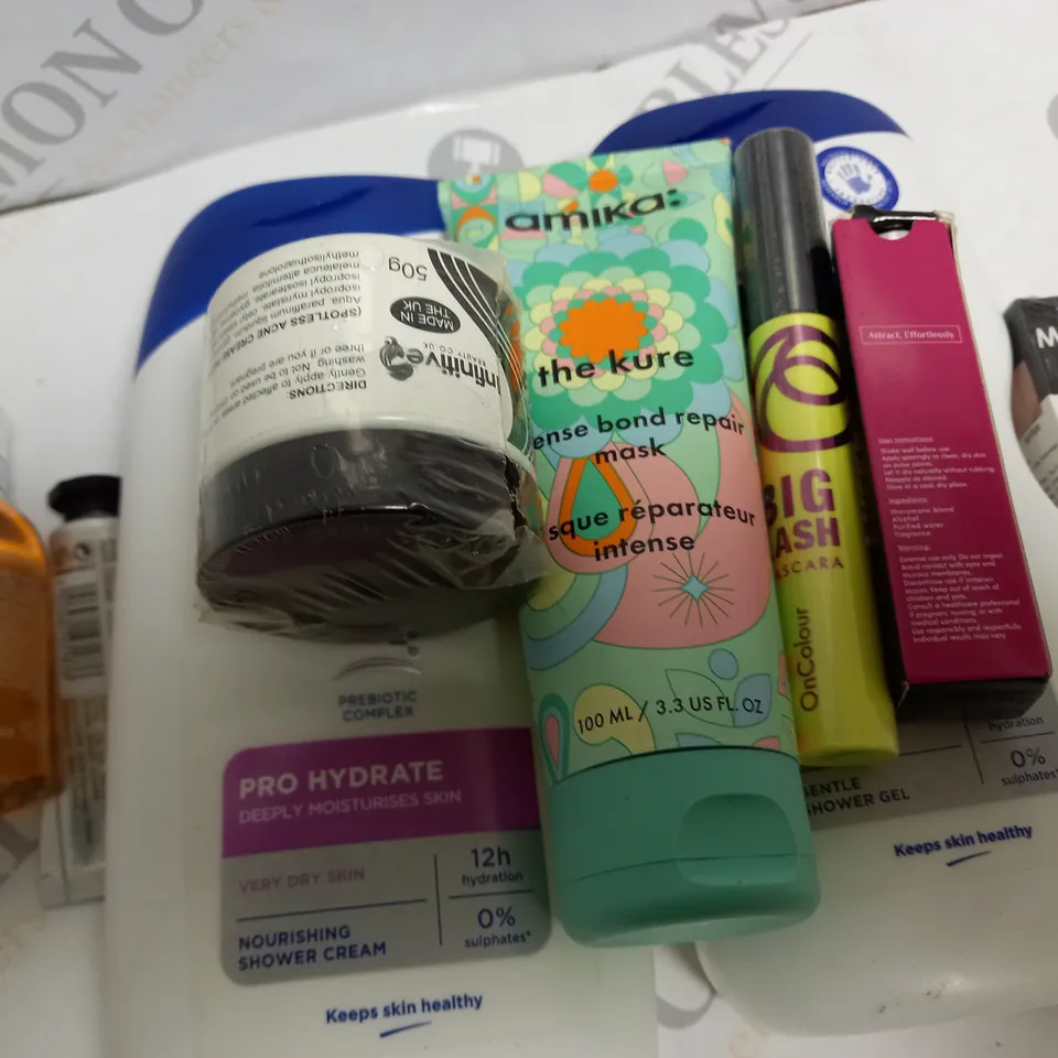 APPROXIMATELY 10 ASSORTED HEALTH AND BEAUTY PRODUCTS TO INCLUDE SANEX SHOWER CREAM, AMIKA THE KURE INTENSE BOND REPAIR MASK, MS DEAR FACIAL SERUM 