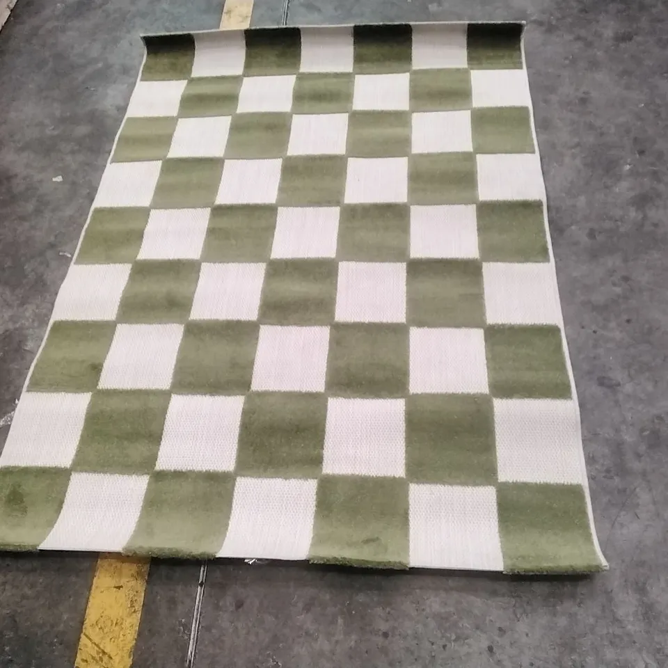 KIKI CHEQUERED MACHINE WOVEN RELIEF INDOOR OUTDOOR GREEN AREA RUG APPROXIMATELY 160X120CM