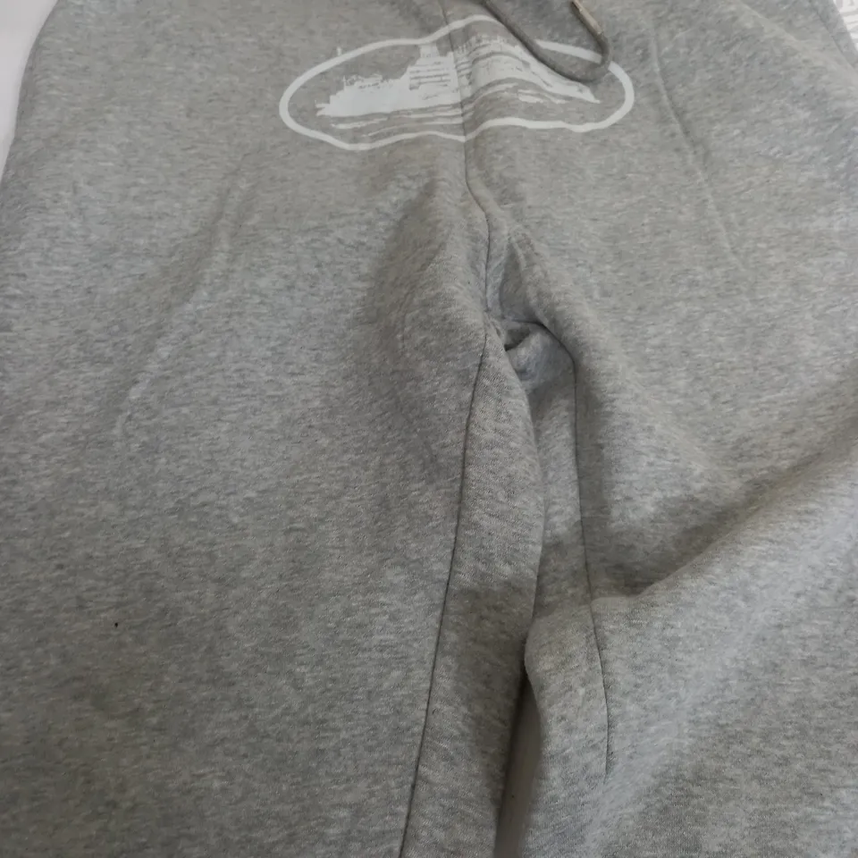 CORTEZ RULES THE WORLD LOGO PRINT TRACKSUIT BOTTOMS IN GREY - SMALL