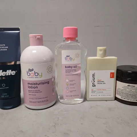 APPROXIMATELY 15 ASSORTED HEALTH & BEAUTY ITEMS TO INCLUDE - GRUUM FACIAL GEL , BOOTS BABY MOISTURISING LOTION , BOOTS BABY OIL ETC