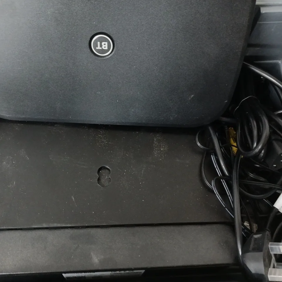 APPROXIMATELY 8 ASSORTED HOUSEHOLD ELECTRICALS TO INCLUDE ROUTERS, CABLES, ETC