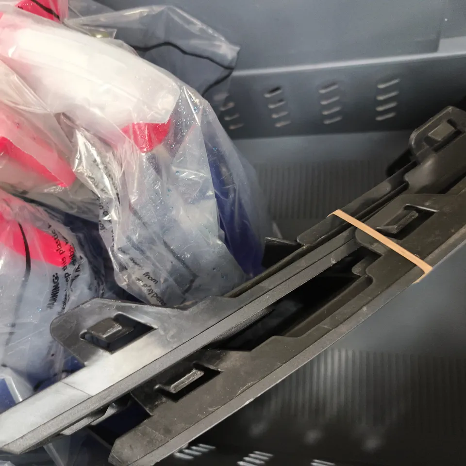 APPROXIMATELY 8 ASSORTED ITEMS TO INCLUDE BLUECOL SUB XERO DE-ICER, HEAVY-DUTY SWIVEL PLATE CASTOR, ETC