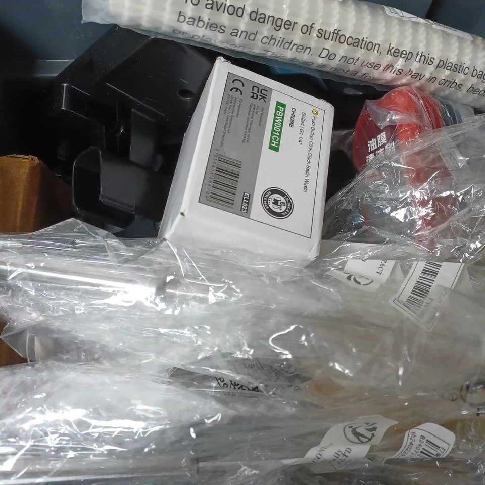 BOX OF APPROXIMATELY 15 ASSORTED ITEMS TO INCLUDE - JUMBO BADGE I AM 9 TODAY , SHOWER HEAD , SRIXON GOLF BALL ETC