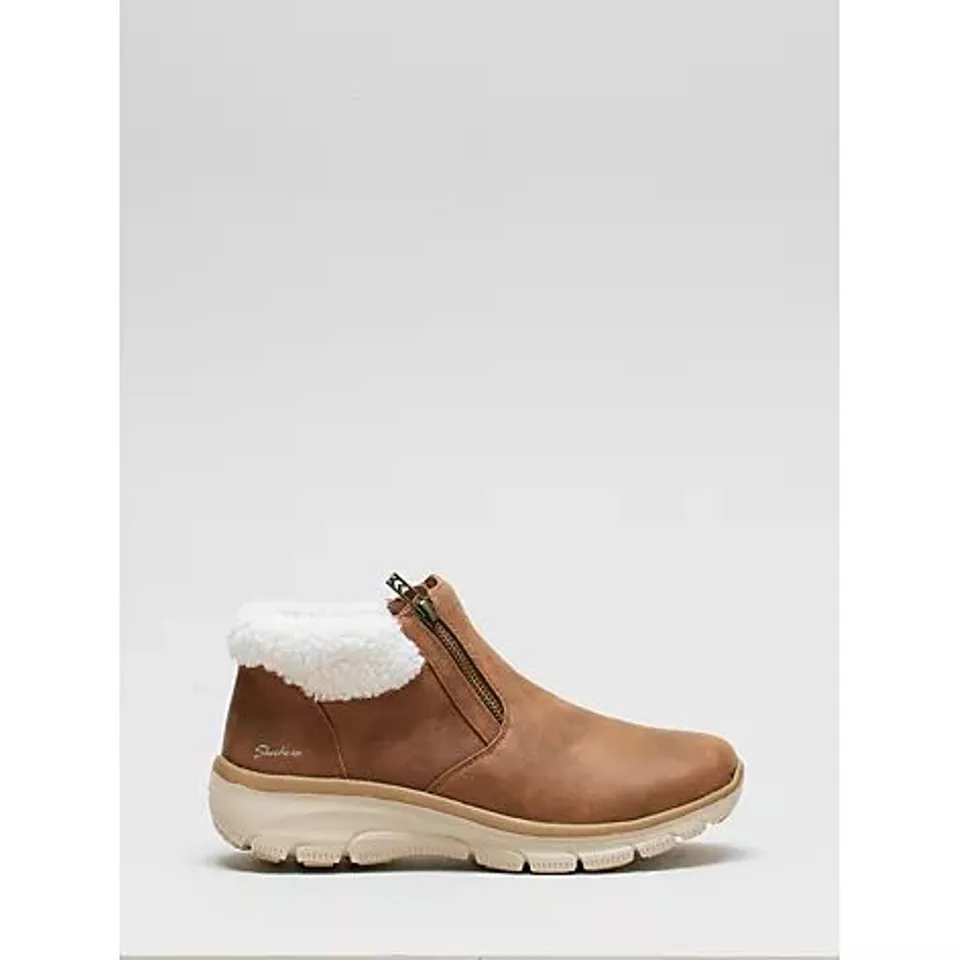 SKECHERS EASY GOING WATER RESISTANT BOOT- CHESTNUT SIZE 4.5