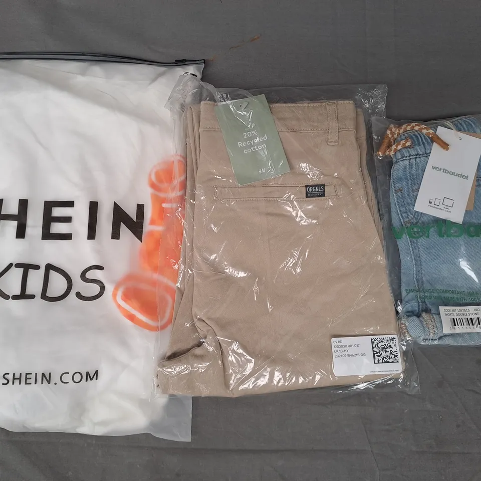 BOX OF APPROXIMATELY 20 ASSORTED KIDS CLOTHING AND FASHION ITEMS IN VARIOUS STYLES AND SIZES TO INCLUDE SHEIN, H&M, VERTBAUDET, ETC