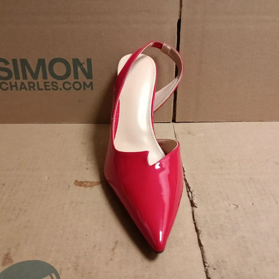 BOXED PAIR OF UNBRANDED POINTED TOE HEELS IN RED SIZE EU 44