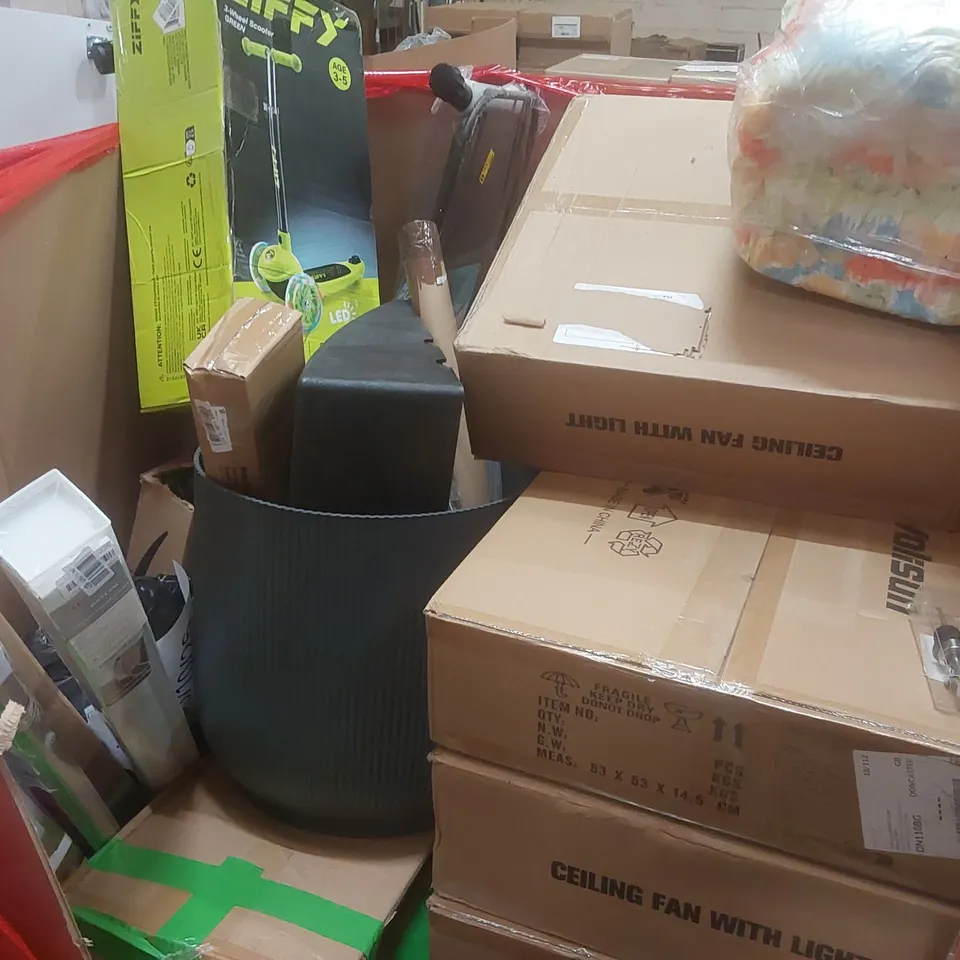 PALLET CONTAINING A LARGE QUANTITY OF ASSORTED ITEMS INCLUDING: CEILING FANS WITH LIGHTS, KID'S SCOOTER, BLINDS, IRONING BOARD ECT