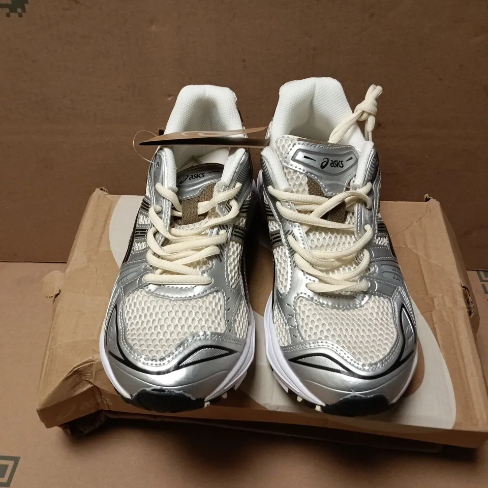 BOXED PAIR OF ASICS GEL KAYANO 14 TRAINERS IN SILVER/BROWN - UK 7