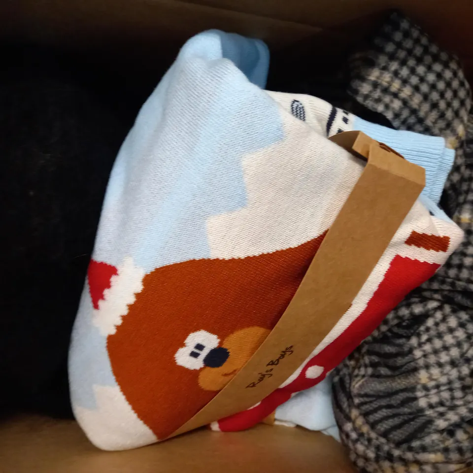 BOX OF APPROXIMATELY 10 ASSORTED CLOTHING AND FASHION ITEMS TO INCLUDE DIVIDED, BOOHOO MAN, ETC