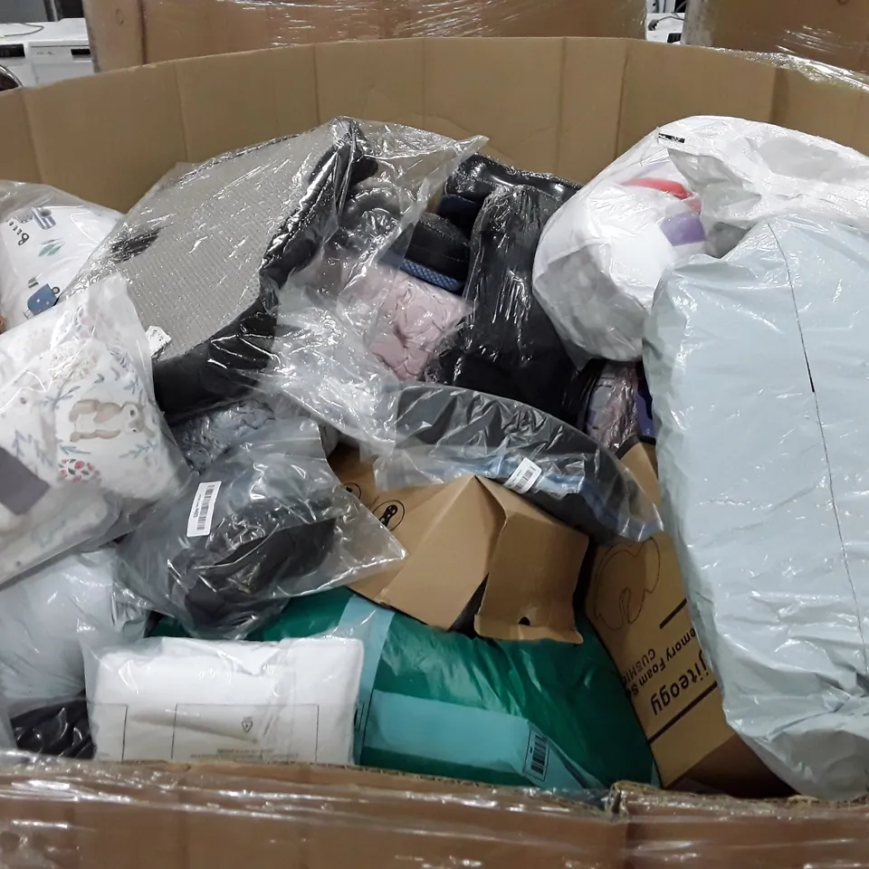 PALLET CONTAINING ASSORTED PILLOWS & CUSHIONS INCLUDING MEMORY FOAM SEAT CUSHIONS, DONUT CUSHION, BAMBOO PILLOW, BODY PILLOW, MULTI-LAYER MATTRESS COVER 
