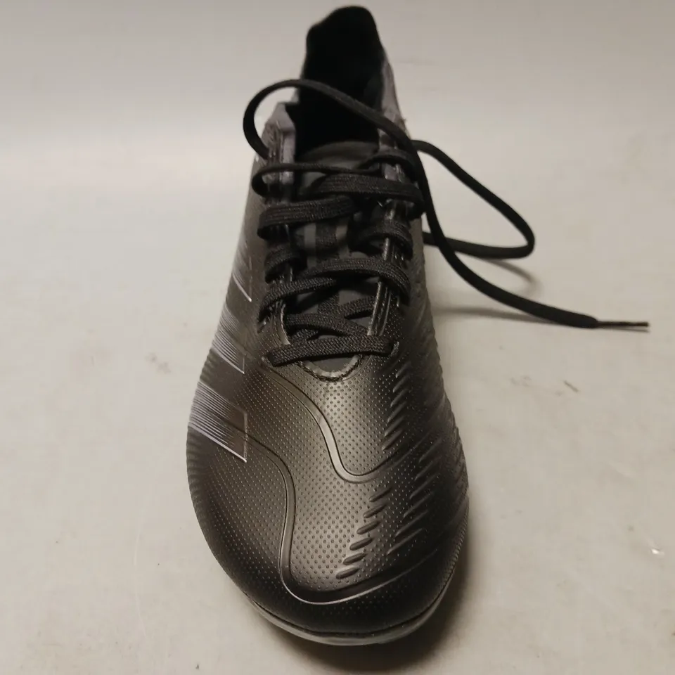 BOXED PAIR OF ADIDAS PREDATOR LEAGUE FOOTBALL BOOTS IN BLACK UK SIZE 4.5