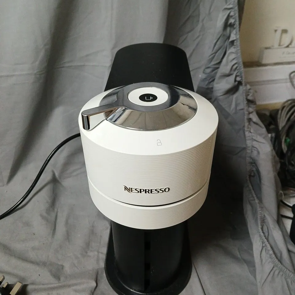 DELONGHI NESPRESSO VERTUO COFFEE MACHINE WITH  AEROCCINO 3 MILK FROTHER – WHITE, BOXED