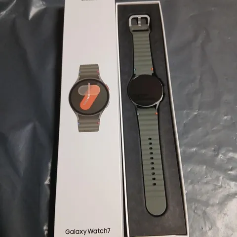 SAMSUNG GALAXY WATCH7 SMARTWATCH WITH GREEN BAND – BOXED