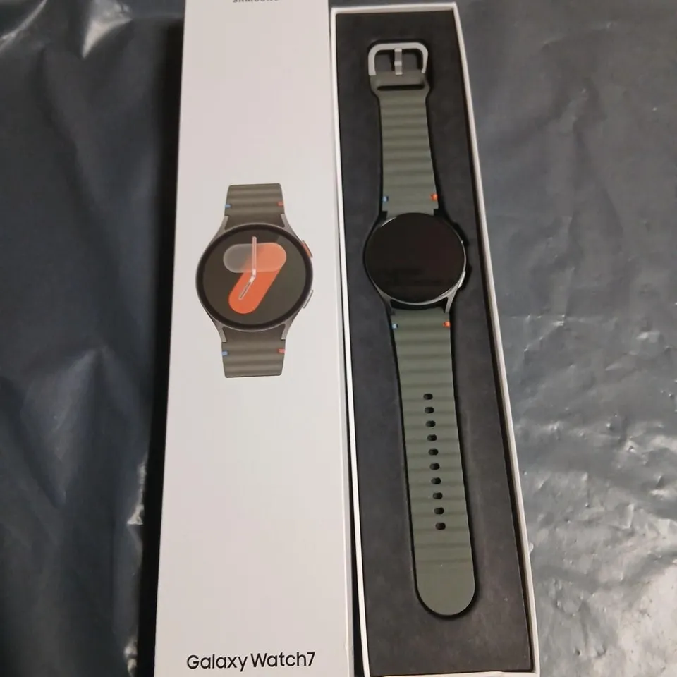 SAMSUNG GALAXY WATCH7 SMARTWATCH WITH GREEN BAND – BOXED