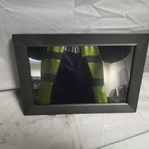 FRAMEO DIGITAL PICTURE FRAME – MODEL 112K