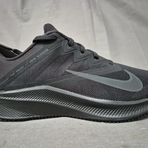 BRAND NEW BOXED PAIR OF NIKE QUEST 3 SHOES IN BLACK UK SIZE 7