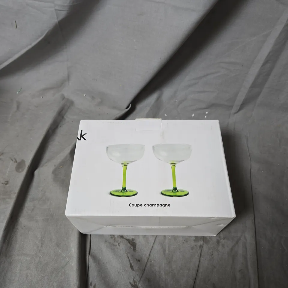 &K AMSTERDAM COUPE CHAMPAGNE GLASSES – SET OF 2, GREEN STEMS