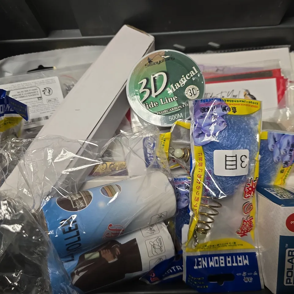 APPROXIMATELY 12 ASSORTED ITEMS TO INCLUDE - DOG TOY , POLAR HEAR ICE BOARDS ETC