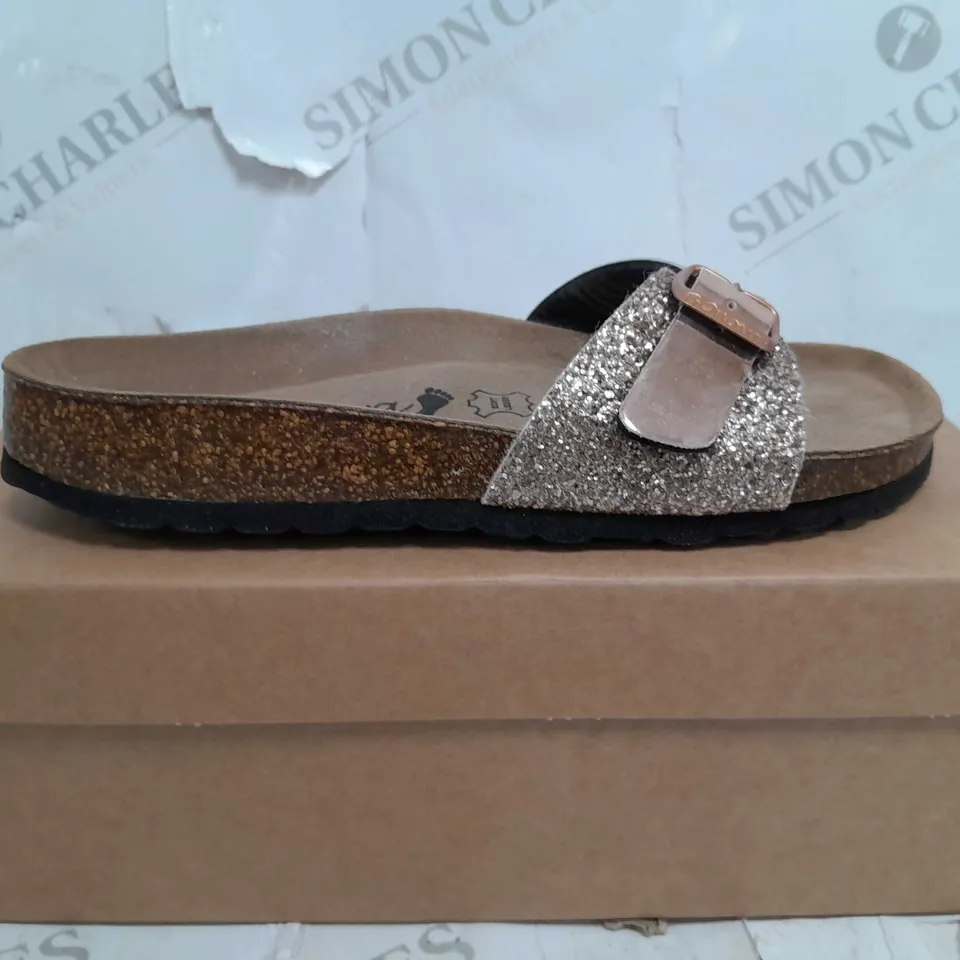 BOXED BONOVA PLATFORM SANDAL - SIZE 4