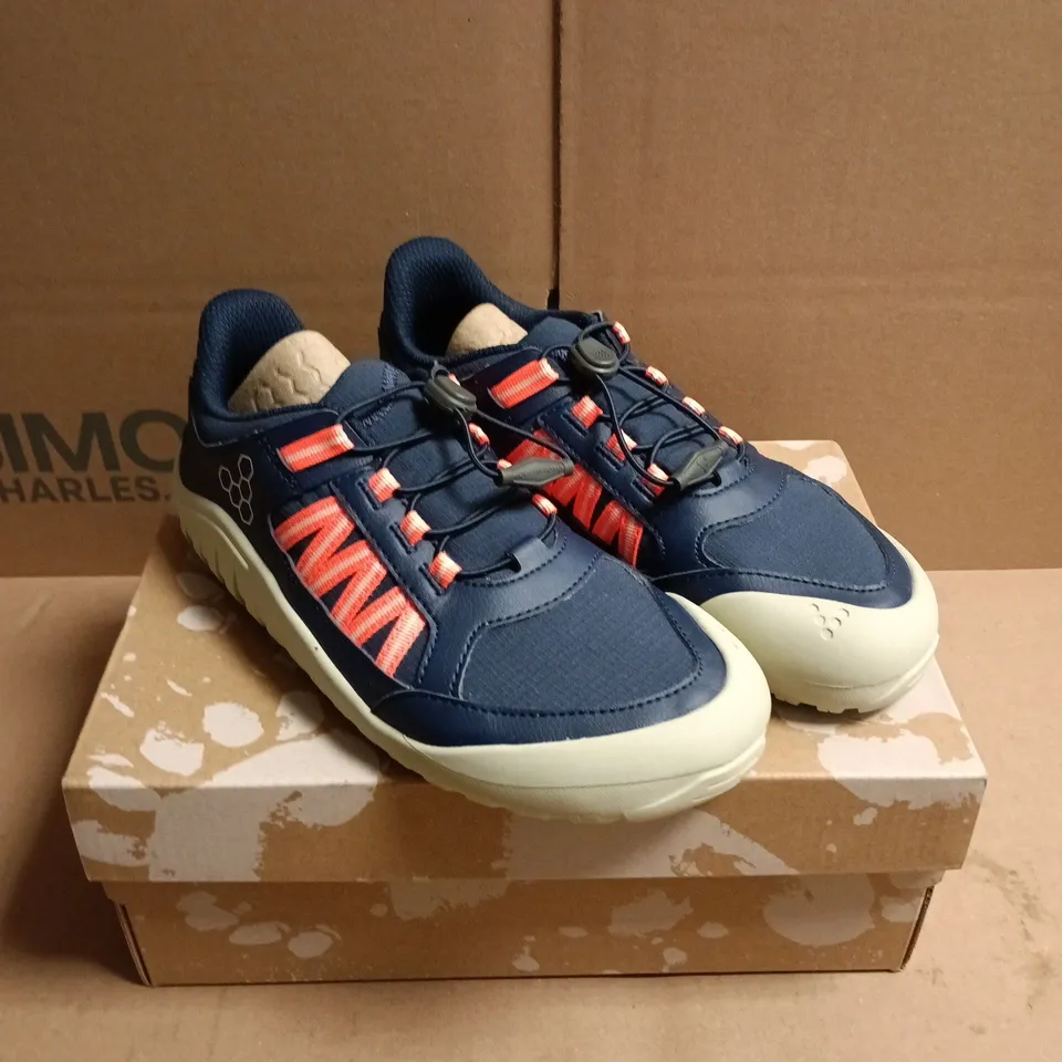 BOXED PAIR OF VIVOBAREFOOT EXPLORE AT KIDS' TRAINERS - 2