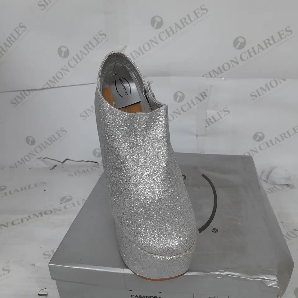 BOXED PAIR OF CASANDRA PLATFORM ANKLE SHOE IN SILVER GLITTER WITH SILVER STUD DETAIL SIZE 6