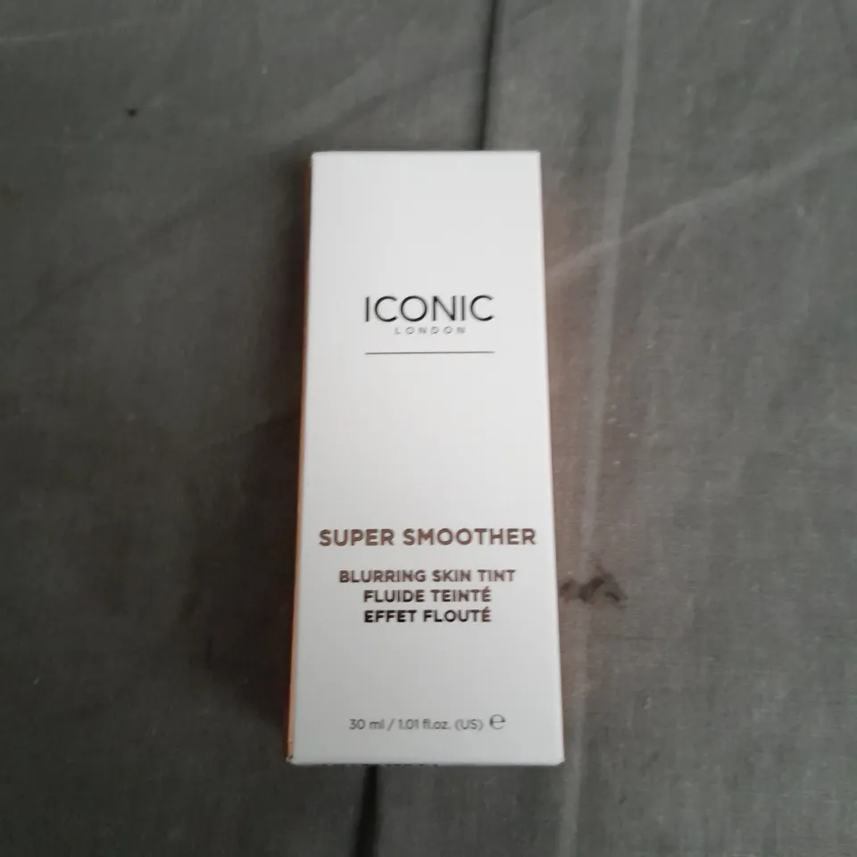 ICONIC LONDON SUER SMOOTHER BLURRING SKIN TINT 