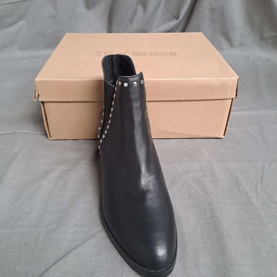 BOXED PAIR OF STEVE MADDEN STUD ANKLE BOOTS IN BLACK LEATHER SIZE EU 36