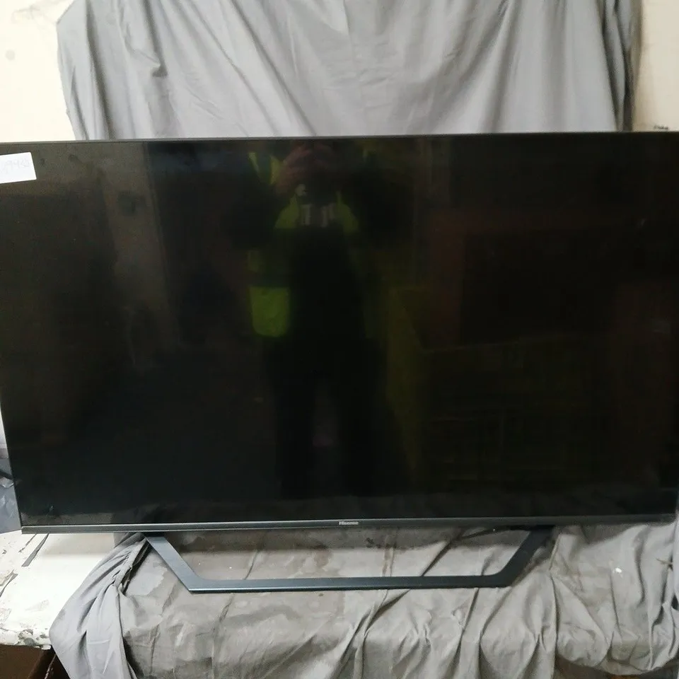 HISENSE 50" QLED TV WITH REMOTE - COLLECTION ONLY.  NO POWER PLUG OR ACCESSORIES. UNBOXED