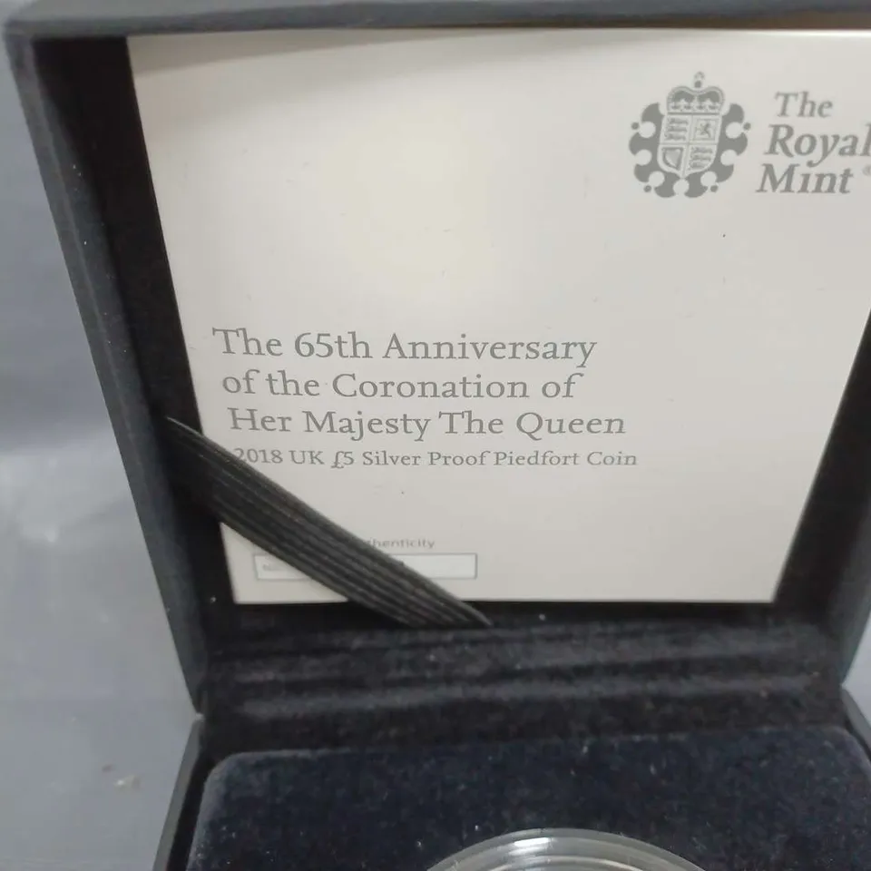 BOXED THE ROYAL MINT THE 65TH ANNIVERSARY OF THE CORONATION OF HER MAJESTY THE QUEEN 2018 UK £5 SILVER PROOF PIEDFORT COIN 