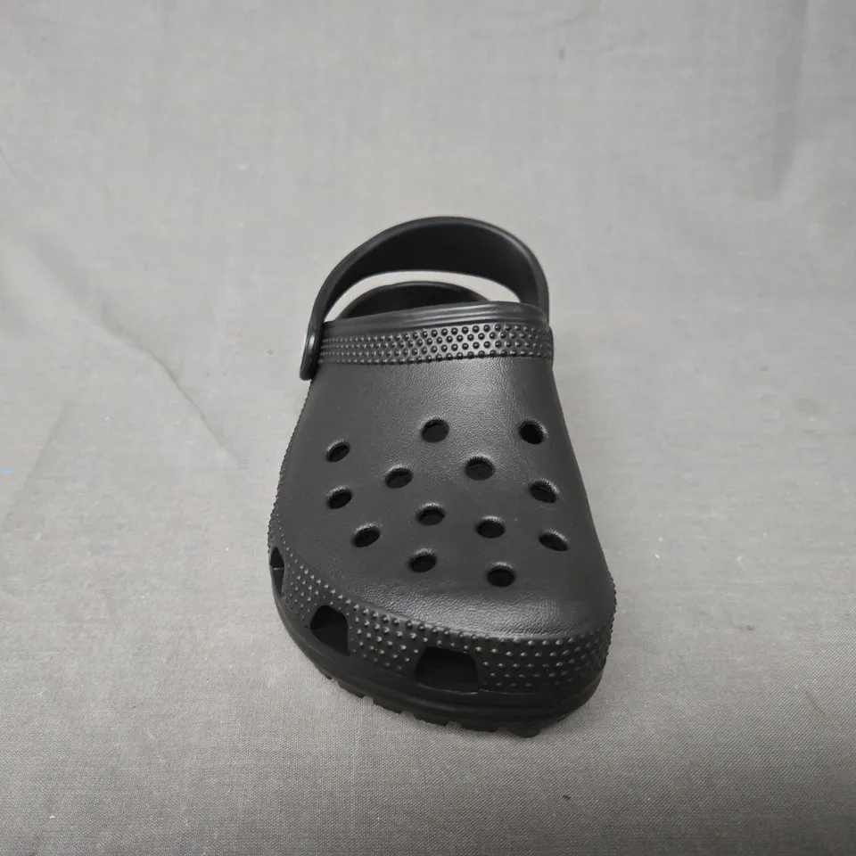 CROCS UNISEX KIDS CLASSIC CLOG IN BLACK - UK C11