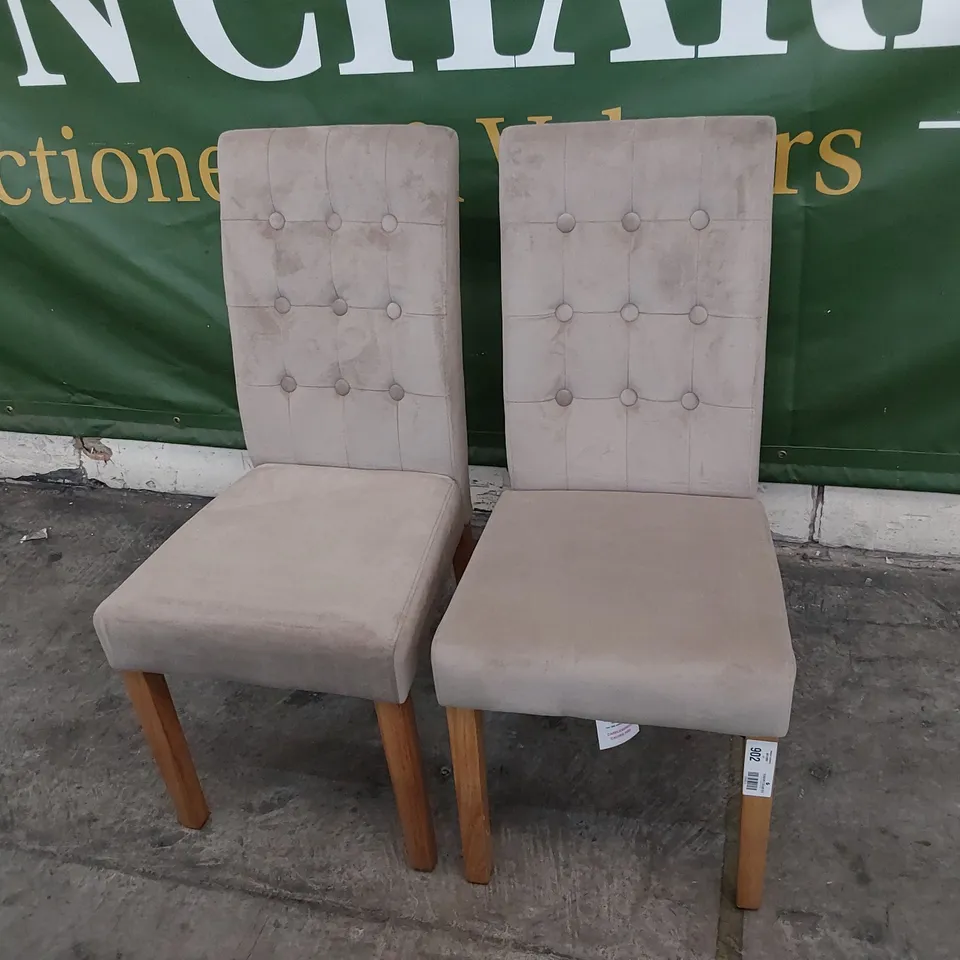 PAIR UPHOLSTERED BUTTONED BACK DINING CHAIRS LIGHT GREY PLUSH FABRIC ON NATURAL WOOD LEGS 
